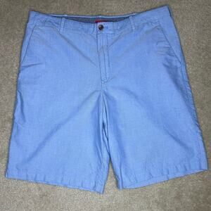 IZOD Size 38 Chambray 10.5 inch inseam large full pockets